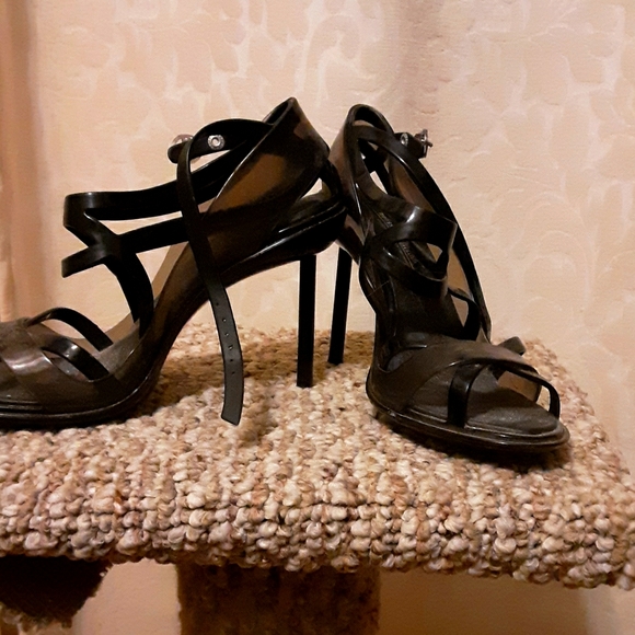 Heels - Picture 1 of 1